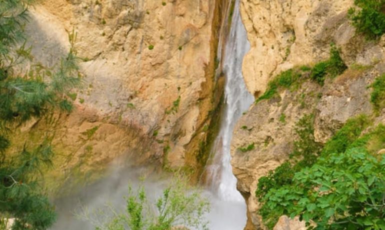 Ilısu Şelalesi Kamp Alanı