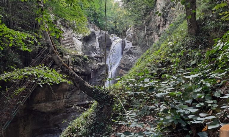 Samandere Şelalesi Kamp Alanı