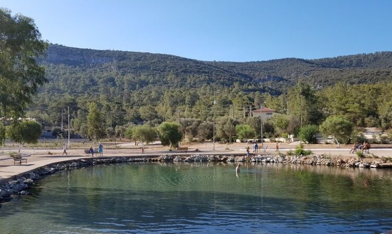 Esinti Halk Plaji Kamp Alanı