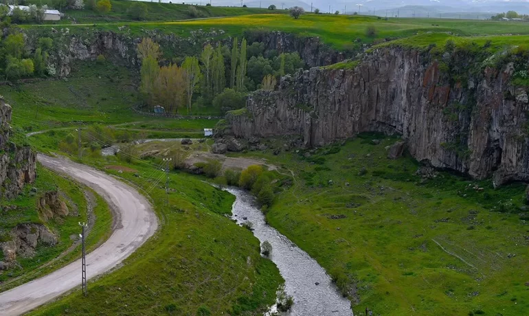 Hınıs Kanyonu Kamp Alanı