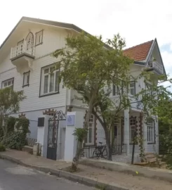 Sergüzeşt Otel Büyükada