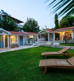 Lola 38 Hotel