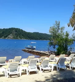 Albatros Beach Restaurant & Hotel