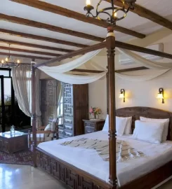 Mandarin & Mango Hotel
